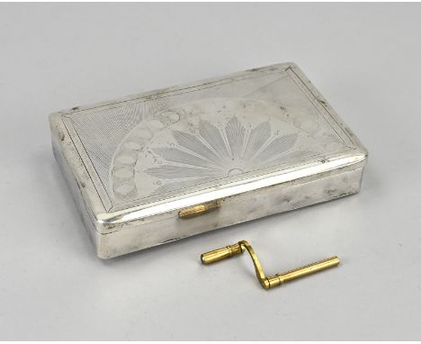 Silver tobacco box, 835/000, rectangular model decorated with engraving on the lid and a line decor on the bottom. The box fe