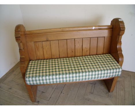 Small pine pew with loose swab cushion (width 106cm)