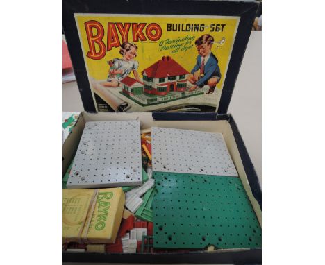 A Bayko part building set No 0, in original box