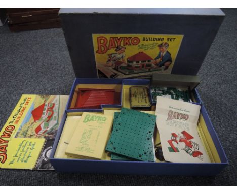 A Bayko Building set No2, in original lbox