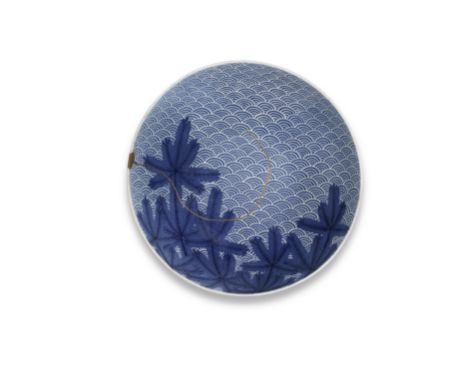 A PORCELAIN BLUE AND WHITE SHAKUZARA (LARGE DISH)Nabeshima ware, Edo period (1615-1868), 18th centuryOf circular form and rai
