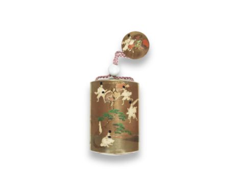 UEMURA ENSHU (BORN 1955)A Gold-Lacquer Three-Case Inro with Matching Manju Netsuke Showa (1926-1989) or Heisei (1989-2019) er