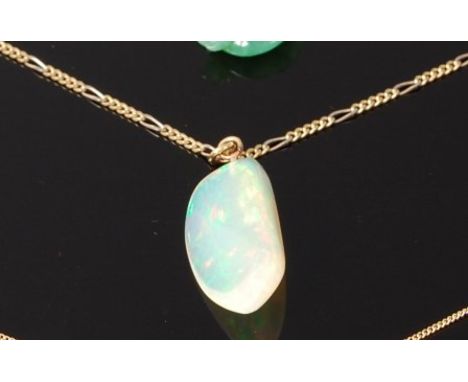 A polished opal pendant, weighing approx 15ct, on 14ct gold finelink neck chain, pendent h.3cm   Condition Report / Extra Inf