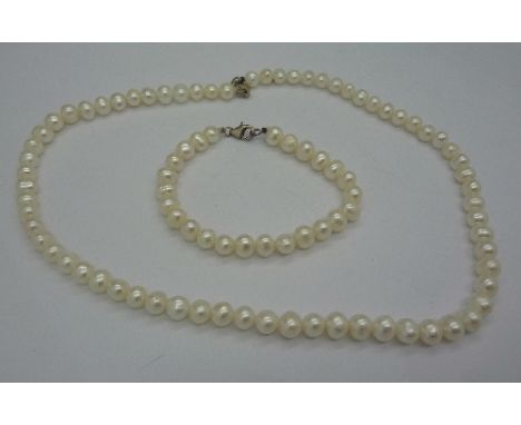 A cultured pearl necklace and matching bracelet