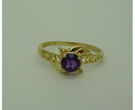 A 9ct gold and purple stone ring, weight 1.1g, size O