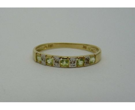 A 9ct gold, peridot and diamond ring, weight 0.9g, size O