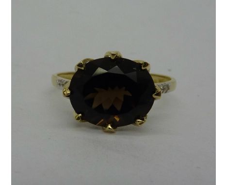 A 9ct gold, smoky quartz and diamond ring, weight 1.7g, size O