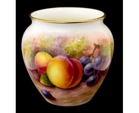 A Royal Worcester fruit painted small vase by Maybury, 7cm highcondition: no apparent damage or restoration 