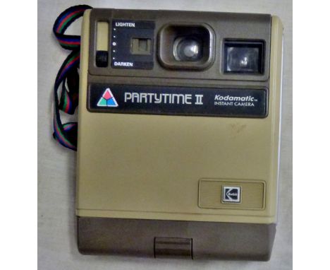 Kodak - Partytime II colour instant camera -(no battery) 1+S144-10