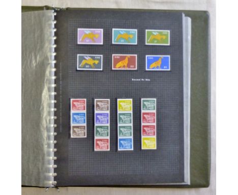 Ireland 1971-1976 u/m Mint collection in a Swing-o-Ring album - definitive's and commons. 