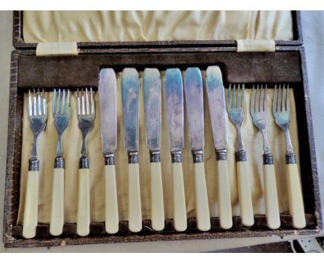 Vintage fish cutlery set in original box - silver plate