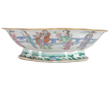 A 19th century Chinese offering / serving bowl.&nbsp;The dish has a shallow cartouche-shaped body with a flamed lip, and a sh