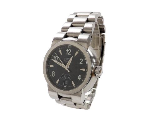 Oris TT1 automatic stainless steel gentleman's bracelet watch, ref. 7517, black dial with Arabic numerals, baton markers, day