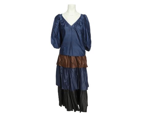 YVES SAINT LAURENT VINTAGE Ensemble, Gr. 36. Herstellergröße 38. Oberteil in Dunkelblau mit V-Ausschnitt, leichten Puffärmeln