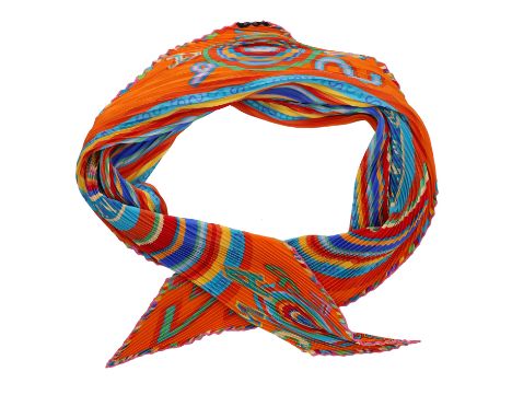 HERMÈS Seidencarré "TOHU-BOHU PLISSEE", by Claudia Mayr, Entwurf erstmals erschienen 2004. 100% Seide. Kreisedesign mit versc