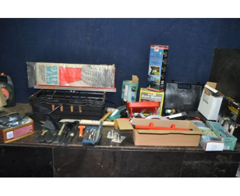 A TRAY CONTAINING TOOLS, including a Bosch Isio edger, a Black and Decker drill (both UNTESTED), a steering lock with two key
