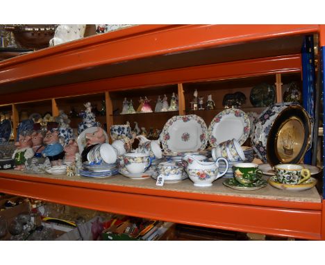A QUANTITY OF CERAMICS AND GLASSWARE, to include a fifty six piece Aynsley B944 pattern tea set/part dinner service, five Wad