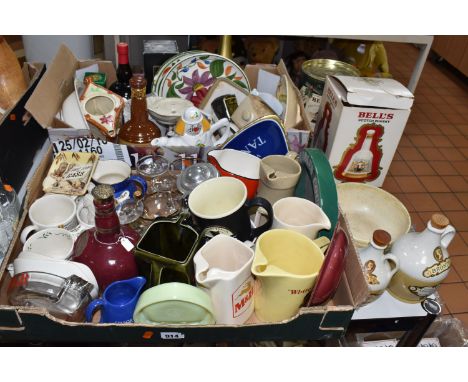 TWO BOXES AND LOOSE BREWERIANA, CERAMICS AND GLASSWARE, to include a Newhall Bass beer 'Great Stuff this Bass' advertising tr