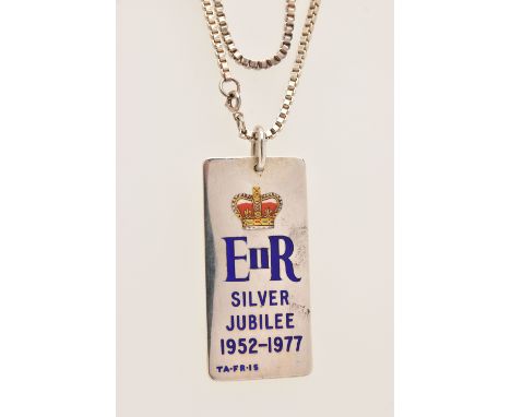 A SILVER ENAMEL PENDANT WITH CHAIN, the pendant of a rectangular form, enamel detail for E II R silver Jubilee 1952-1977, hal