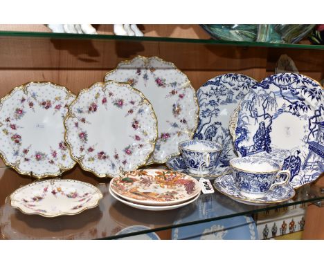 A COLLECTION OF ROYAL CROWN DERBY CERAMICS to include a small group of 'Mikado' tea wares comprising a tea plate, a cake plat