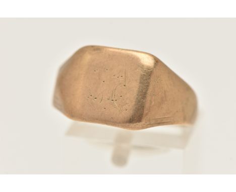 A GENTS 9CT GOLD SIGNET RING, of a square form, very worn engraving, to a polished band, hallmarked 9ct Birmingham, ring size