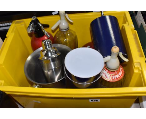 A BOX OF MOSTLY VINTAGE BAR ITEMS to include a boxed Alessi 'Anna G' corkscrew, four soda syphons of various form to include 