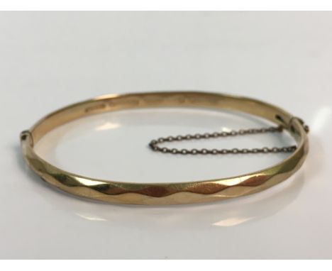 A 9ct yellow gold bangle with silver core, approx. weight 14.6gms. Important: Online viewing and bidding only. No in person c