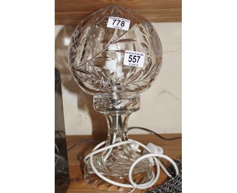 Cut crystal globular lamp in working order