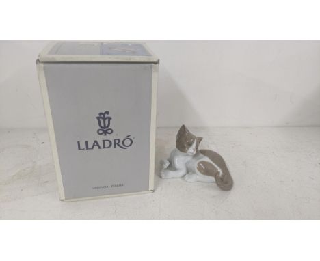Lladro - a hand painted porcelain model entitled Surprised Cat no 5114, with boxLocation:If there is no condition report show