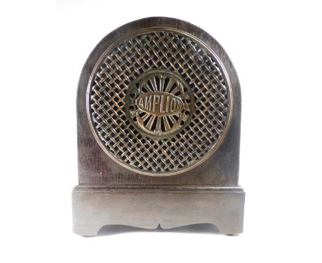 An Amplion 'Radiolux' loud speaker in an arched oak case, h. 34 cm CONDITION REPORT: Working order unknown