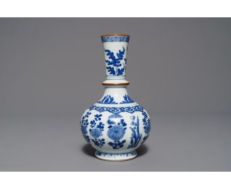 A lobed Chinese blue and white Islamic market huqqa base, Kangxi     H.: 20 cm         Condition reports and high resolution 