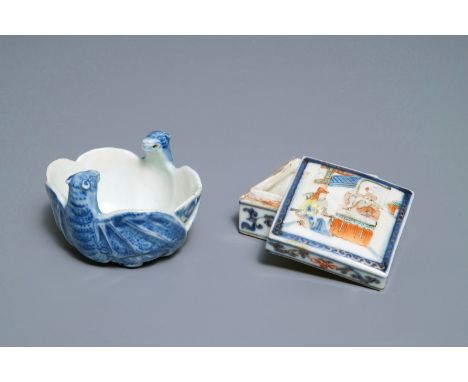 A Chinese blue and white bat-shaped brushwasher and a square box and cover, Kangxi/Qianlong     L.: 8 cm - H.: 5,5 cm (the br