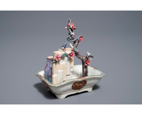 A Chinese famille rose basin with birds, prune tree and a vase, Qianlong     H.: 15 cm - Dim.: 12,5 x 9,5 cm         Conditio
