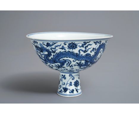 A Chinese blue and white 'dragon' stem cup, Xuande mark, 19/20th C.     H.: 12 cm - Dia.: 17 cm         Condition reports and