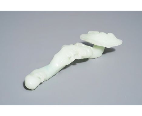 A Chinese pale celadon jade ruyi sceptre, 19/20th C.     L.: 23 cm         Condition reports and high resolution pictures are