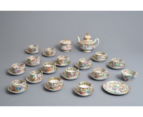 A Chinese Canton Mandarin famille rose 34-piece tea service, Daoguang     H.: 20 cm - L.: 25,5 cm (the teapot)H.: 14 cm - L.: