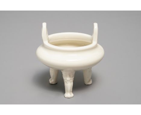 A Chinese Dehua blanc de Chine tripod censer, impressed seal mark, Kangxi     H.: 9,5 cm - Dia.: 9 cm Provenance: The collect