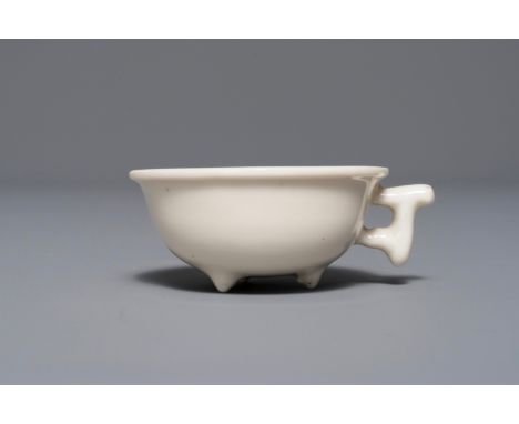 A Chinese Dehua blanc de Chine tripod cup, Kangxi     L.: 8 cm - H.: 3 cm  Provenance: The collection of a Belgian industrial