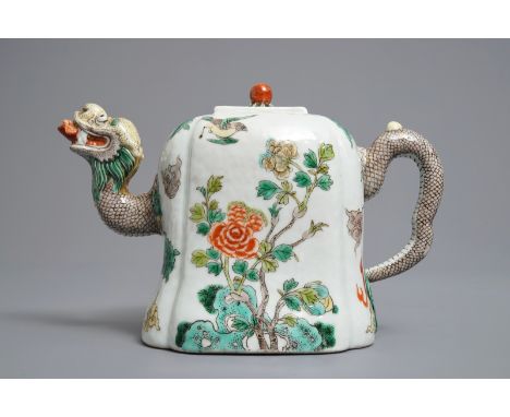 A Chinese famille verte dragon-shaped teapot with floral design, 19/20th C.     H.: 14,5 cm - L.: 23 cm         Condition rep