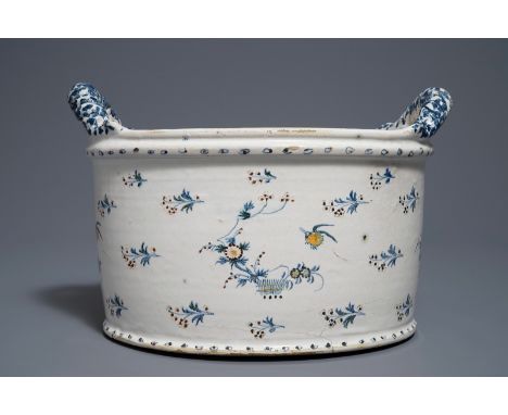 A Brussels faience 'La haie fleurie' rope twist handles basin or cooler, 18th C.     Dia .: 30 cm - H.: 19 cm         Conditi