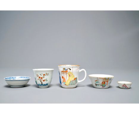 Two Chinese famille rose and verte cups and three small bowls, various marks, 18/19th C.     Dia.: 7 cm - H.: 7 cm (the famil