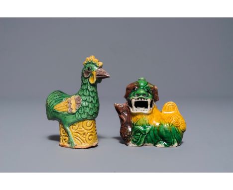 Two Chinese verte biscuit waterdroppers shaped as a rooster and a lion, Kangxi     H.: 9,5 cm - H.: 7 cm         Condition re