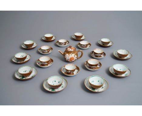 A Chinese Imari-style capucin-ground teapot and 17 cups and saucers, Qianlong     H.: 13 cm - L .: 17,5 cm (the teapot)Dia.: 