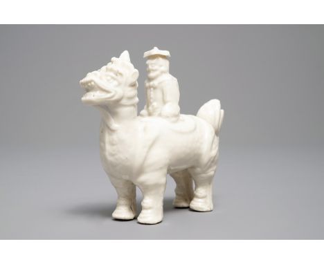 A Chinese Dehua blanc de Chine model of a man on a qilin, Kangxi     H.: 13 cm - L.: 14,5 cm Provenance: The collection of a 
