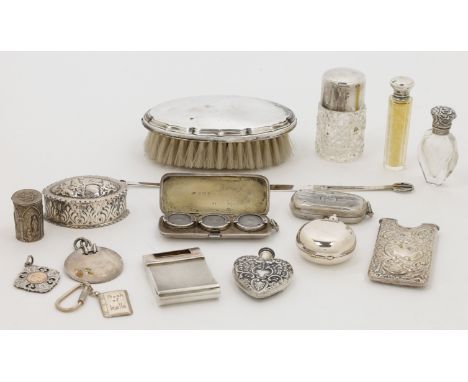 A group of silver and white metal oddments, to include: a Victorian silver trinket box, Birmingham, 1893, Nathan &amp; Hayes 