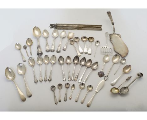 A mixed group of silver flatware, to include: two George IV small spoons, London, 1821, maker W E, King's pattern, with initi