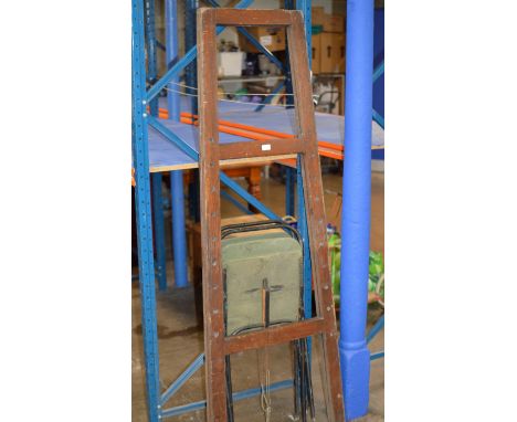 LARGE WOODEN EASEL &amp; 2 FOLDING CHAIRS     