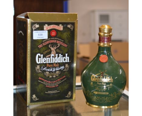 GLENFIDDICH 18 YEARS OLD SINGLE MALT SCOTCH WHISKY PRESENTED IN A SPODE CERAMIC DECANTER WITH PRESENTATION BOX - 750ML, 43% V