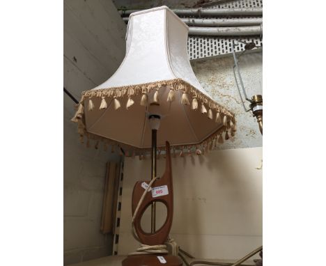 TEAK AND BRASS TABLE LAMP AND SHADE. H72CM      N5