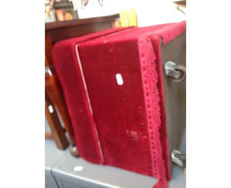 PURPLE BOX POUFFE